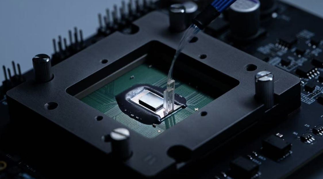 亏25亿，杭州89年小哥IPO：友商赚了107亿