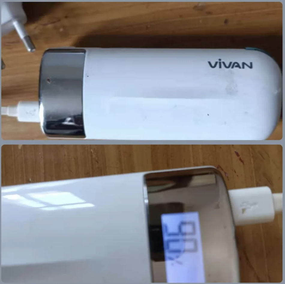 沃客非凡早期充电宝产品，能当电筒，显示实时电量（作者实拍）