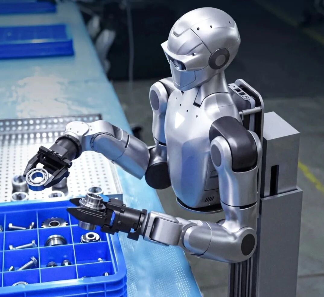 2026年4月30日，宇树发布轻量化双臂机器人R1系列