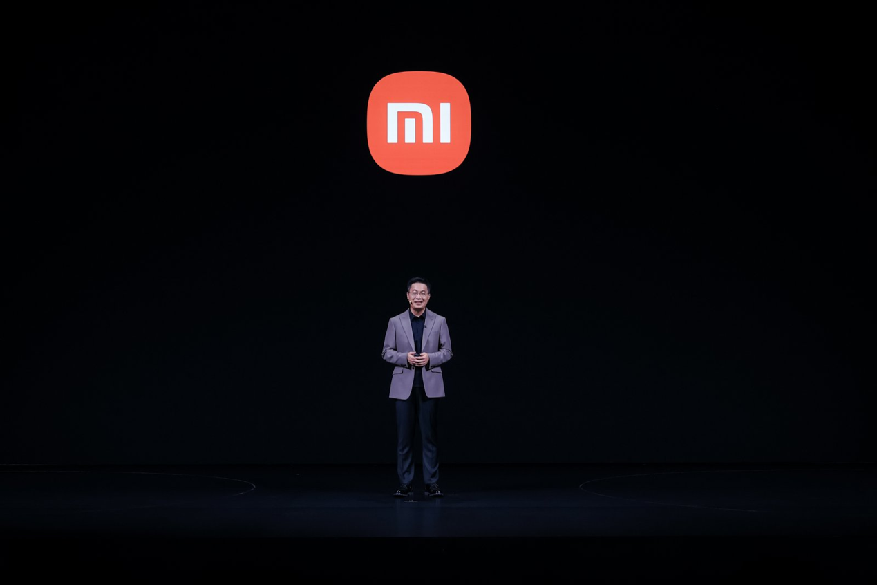 小米数字系列迎来史上最大升级，卢伟冰：AI全面改造智能手机的开始