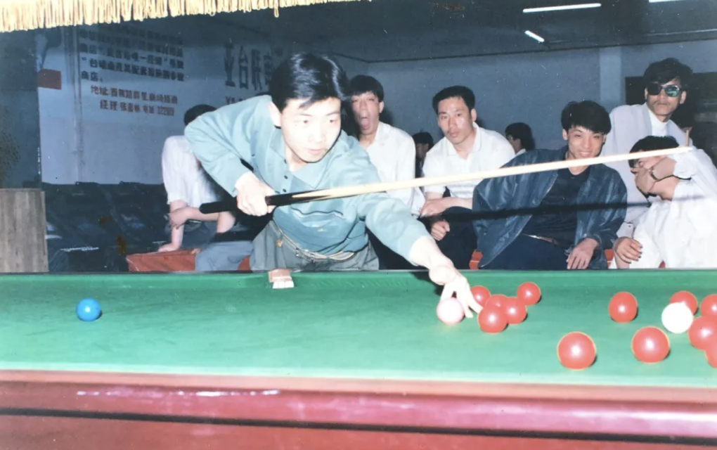 青年赵志强，是一位台球高手
