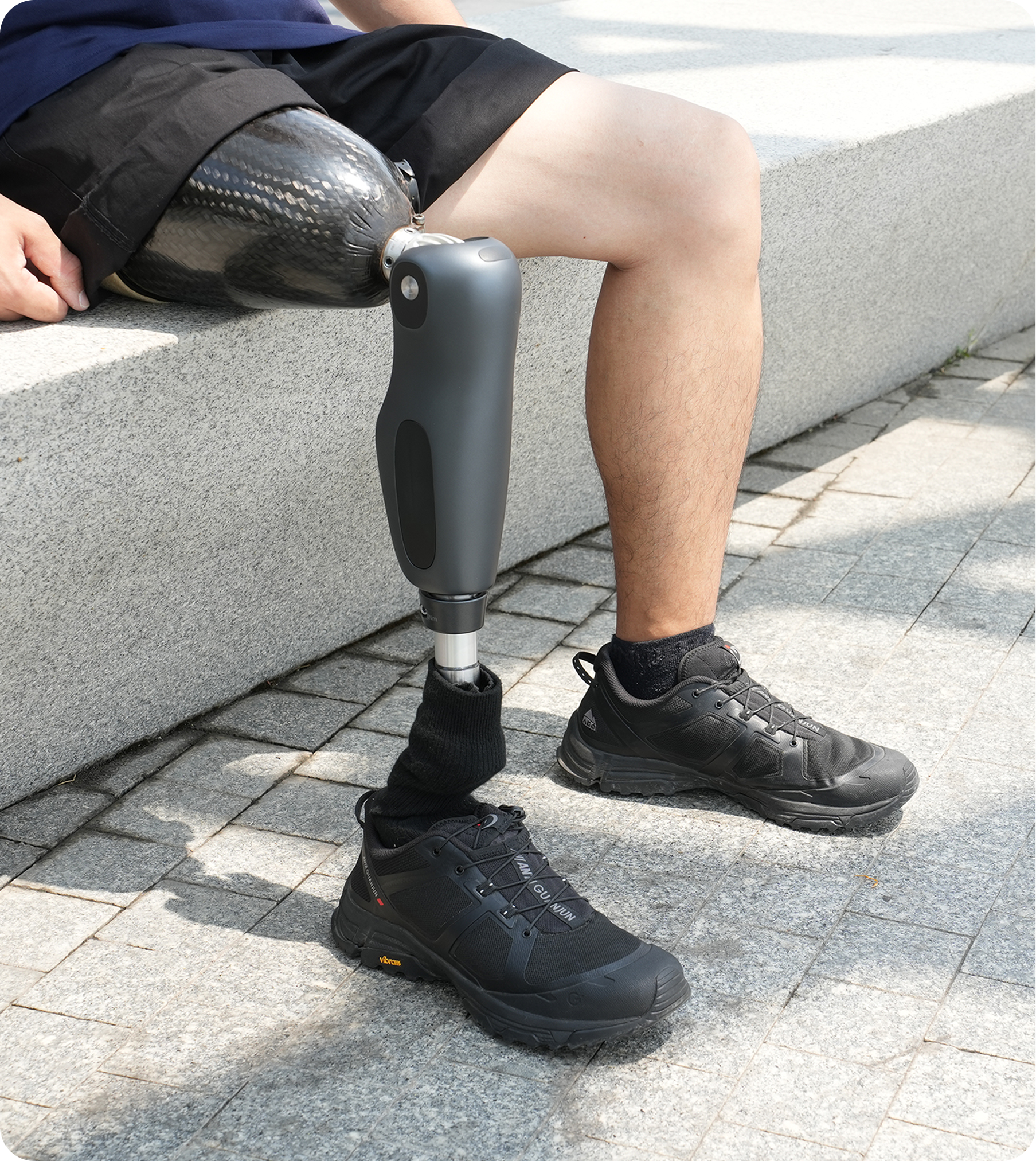 强脑科技的智能仿生腿轻凌M3