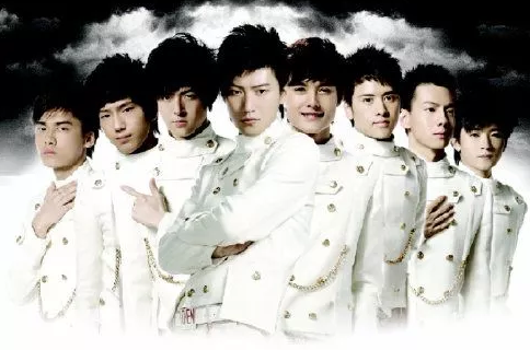《加油好男儿》海报，当年李易峰还站在不起眼的边上。