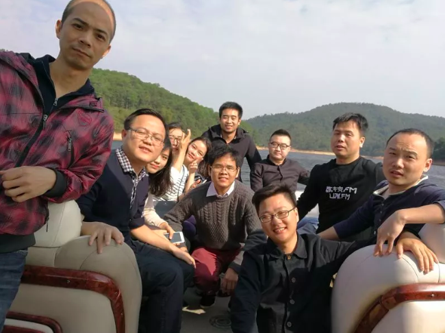 2016年底，荔枝团队找到语音直播商业模式后，集体出游，留下了这张重要的合照