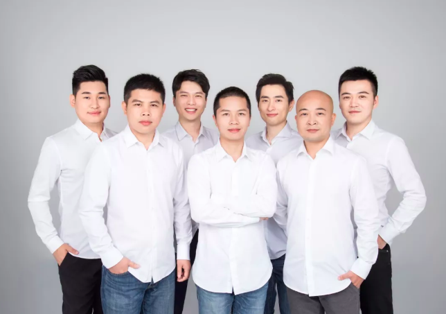 熊国平：我特别感谢我们的创始合伙人团队，但没找到一张完整的创始合伙人照片，这次特意去拍了一张