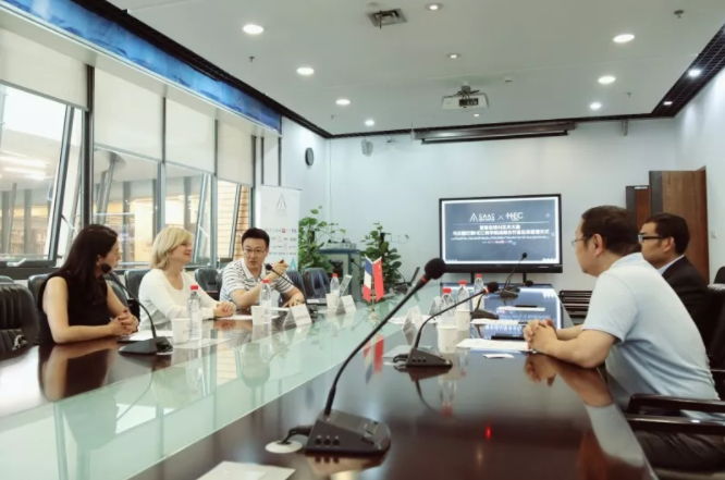 全球AI艺术大赛（GAAC）联合发起人王遂主持会议