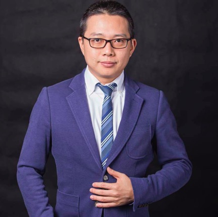 方玉书曾先后在新浪财经、东方财富担任过主编。
