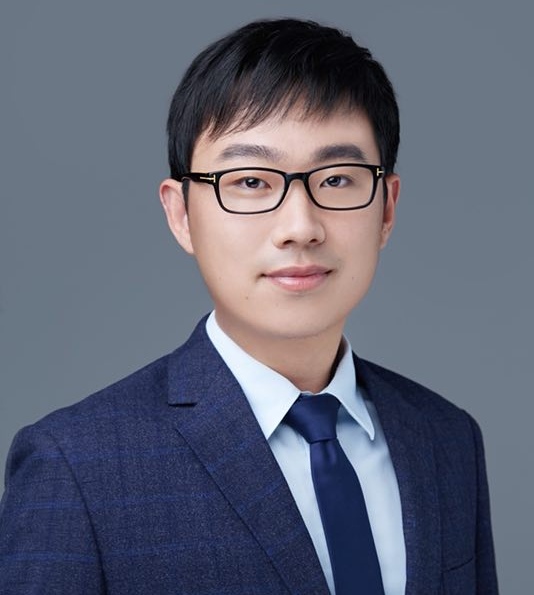 读博期间，彭云师从现代随机数学奠基人郭辉雄研究内幕交易建模。