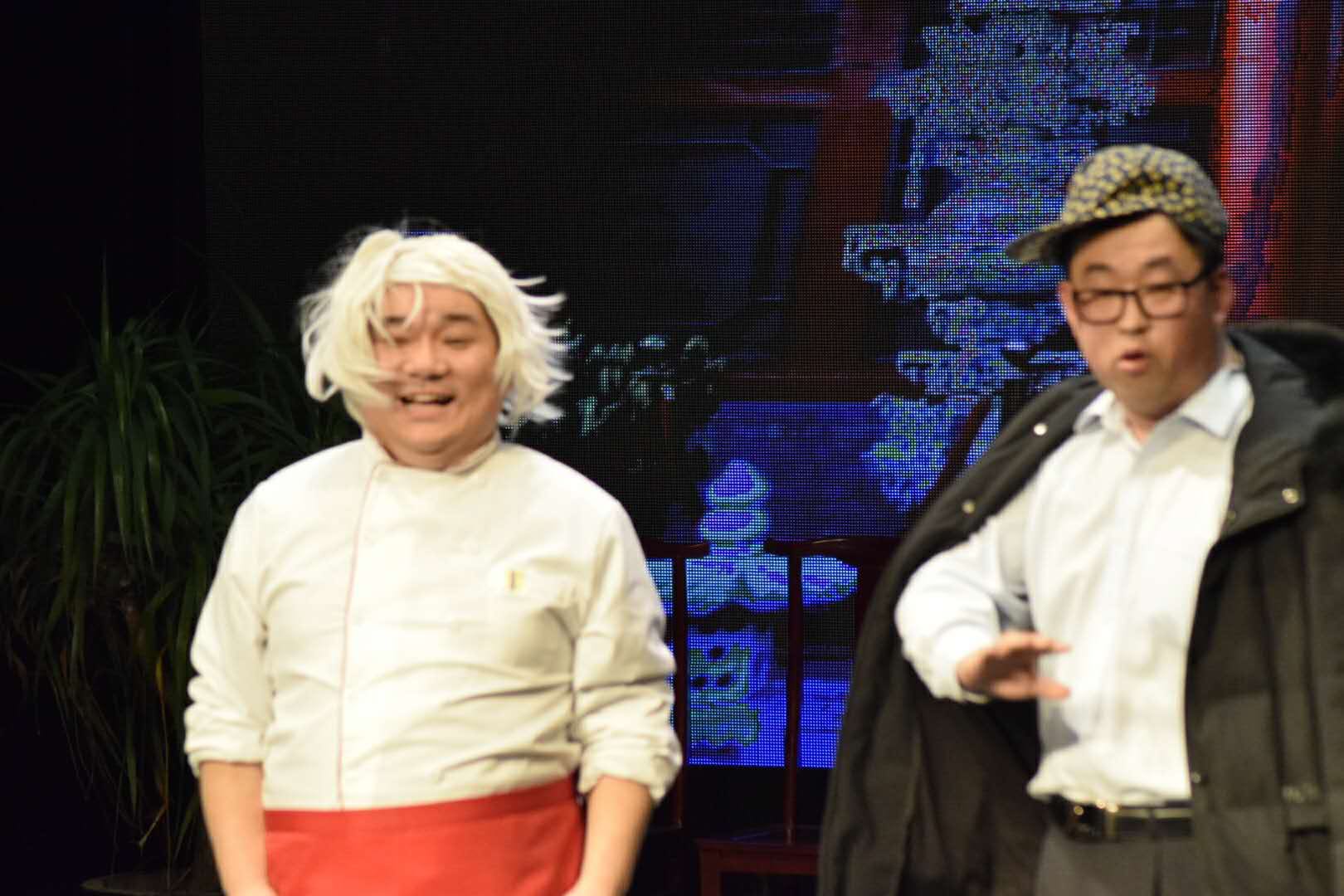 小剧场话剧的表演现场。