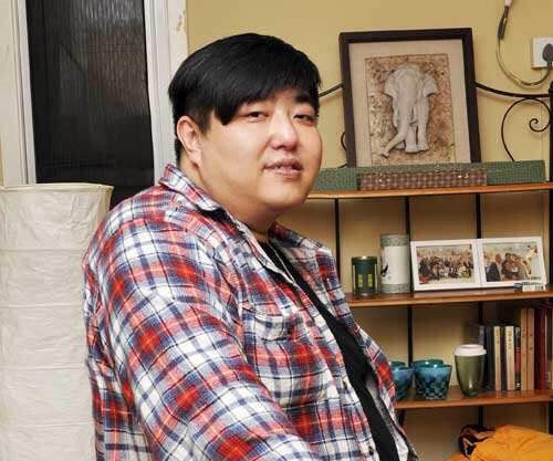 关皓月是忠实的戏剧粉丝，从事话剧工作十余年。