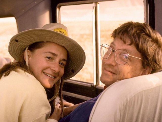 1993年，微软联合创始人比尔·盖茨（Bill Gates）携妻子梅琳达（Melinda）第一次访问非洲
