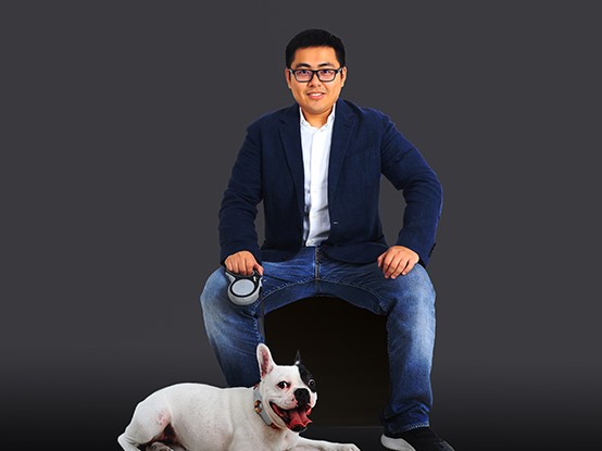 郑泽远想：“既然人眼识别技术已经这么成熟了，为什么犬类不能虹膜识别呢？”