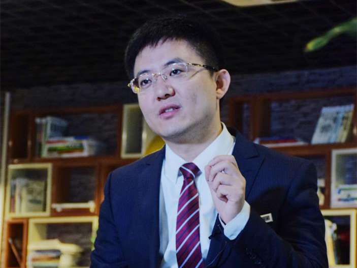 王相伟一直想着：“该如何让工业机器人变得更有用，更好用？”