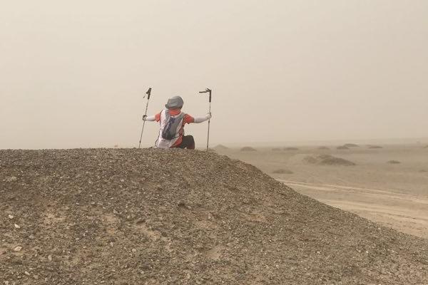 去年6月，李鑫带队穿越敦煌沙漠，体会到孤独的坚持和守候。