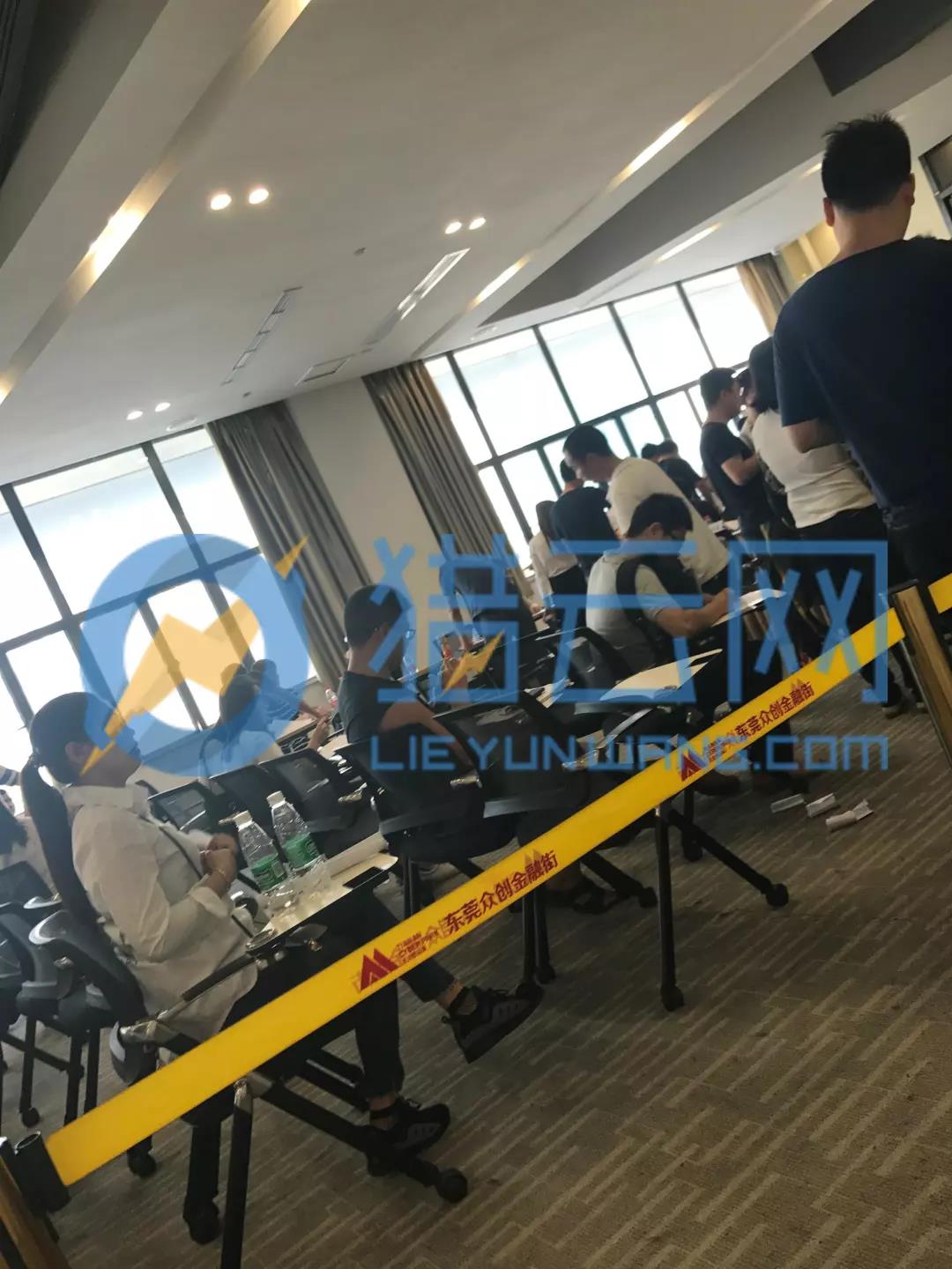 直接与小黄狗签合同的正式员工办理离职手续现场
