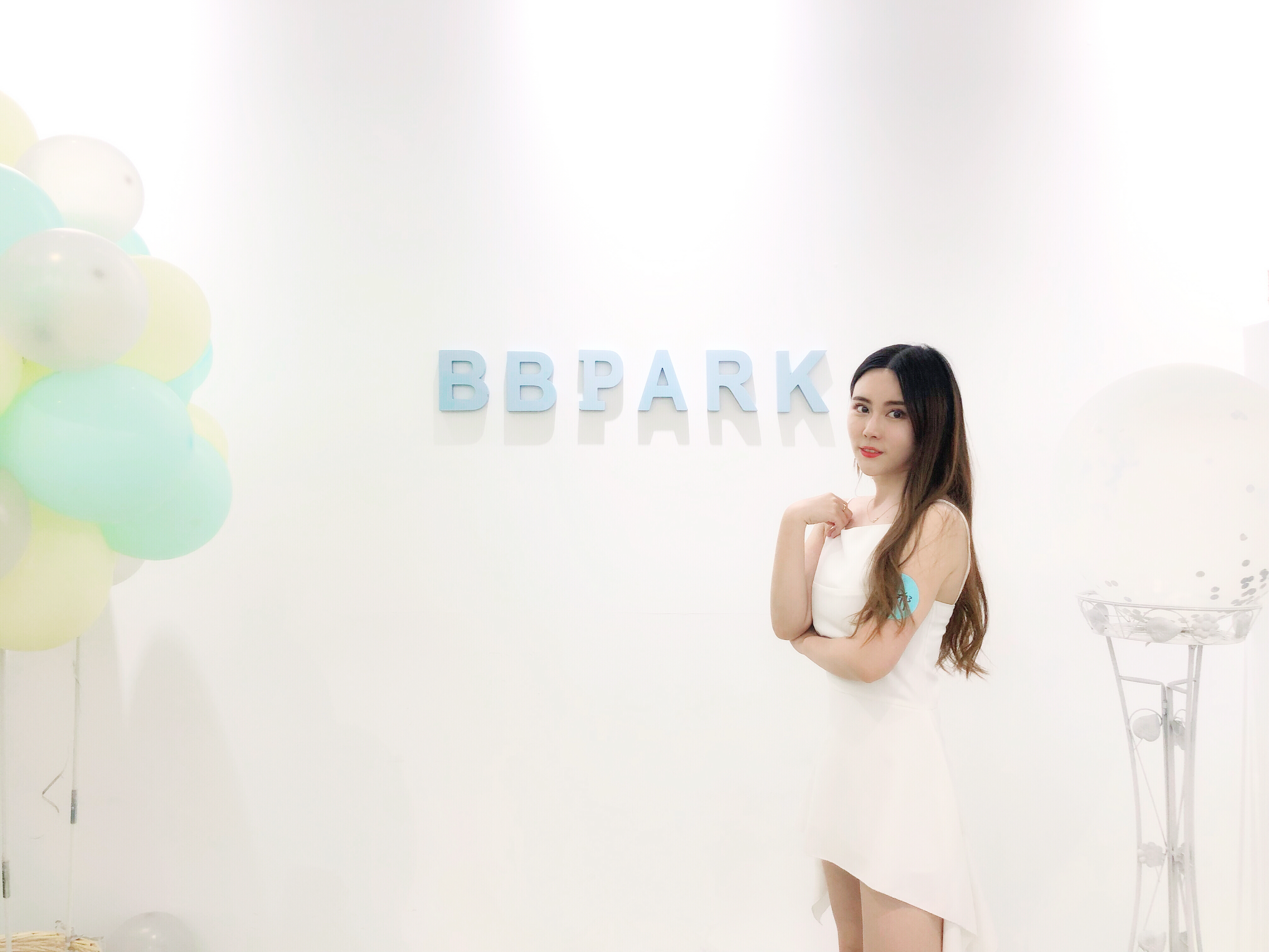 张洛郗是艺术专业出身，更是一位“彩妆收集控”。
