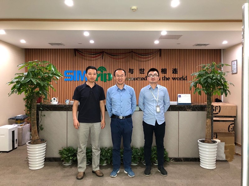 左：同程众创总经理娄德明 中：同程旅游联合创始人、同程旅游集团董事长吴志祥   右：SIMTrip创始人王晨