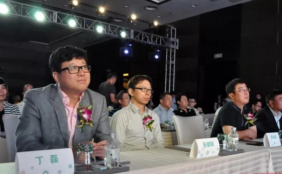 图：张朝阳齐向东共同出席易信发布会