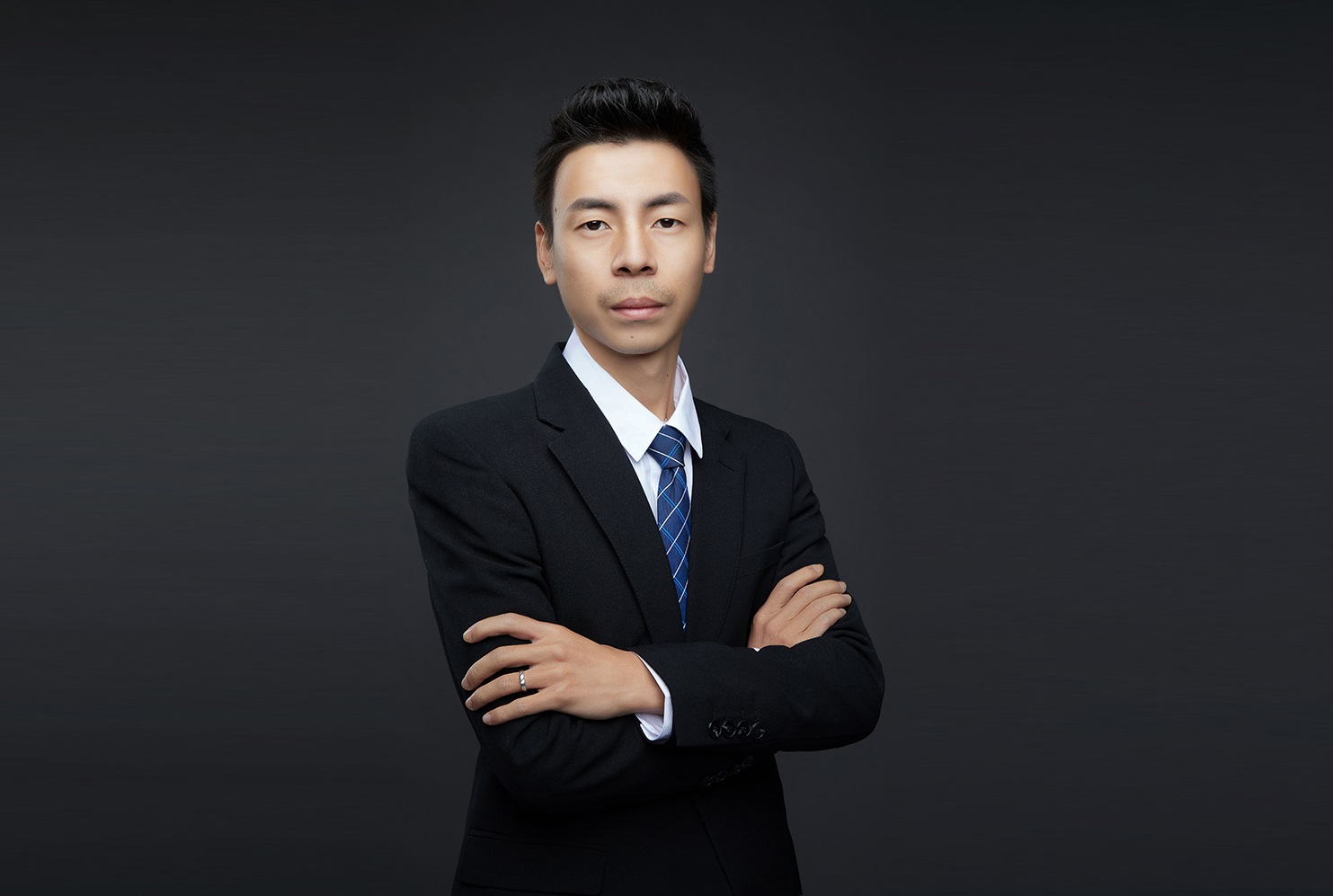 在此之前，田高焱是一个典型的互联网人，曾参与创立美菜。