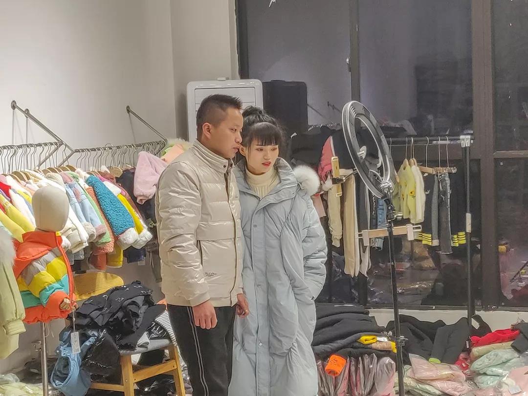 毛叔与妻子/陈彬 摄