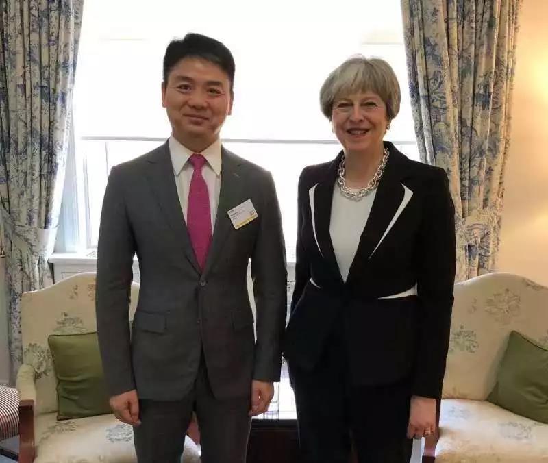 2018年2月，英国首相特雷莎·梅访华时会见刘强东